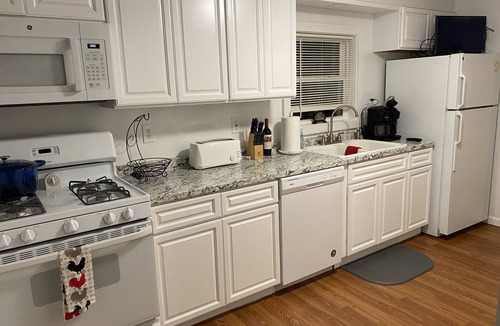 Freehold House | Catskill Mountain House private 5 acre backyard, Golf, Ski, Hike, Boating, Fish