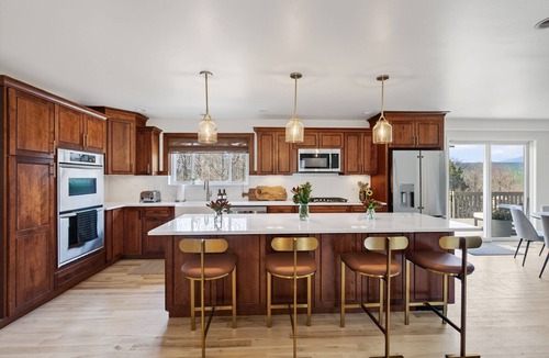 Mount Marion House | Catskills Getaway - 6BR/Heated Pool/Hot Tub/Sauna/Gym/Firepit