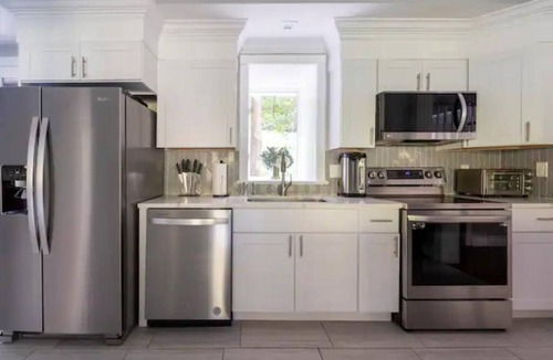 Mountain Dale House | Catskills Villa: Best for Gatherings Sleeps 30+