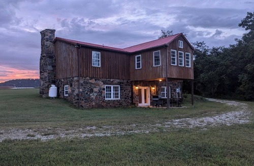 Nelson Cottage | Cattle farm getaway in Virginia's best wine & beer country! Fiber Optic Wi-Fi!
