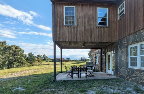 Nelson Cottage | Cattle farm getaway in Virginia's best wine & beer country! Fiber Optic Wi-Fi!