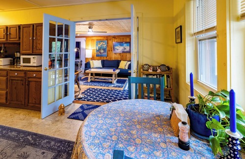 Shelburne Falls Cottage | Cavalier Cottage B&B