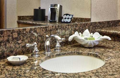 San Simeon Hotel | Cavalier Oceanfront Resort | Deluxe King Fireplace | San Simeon