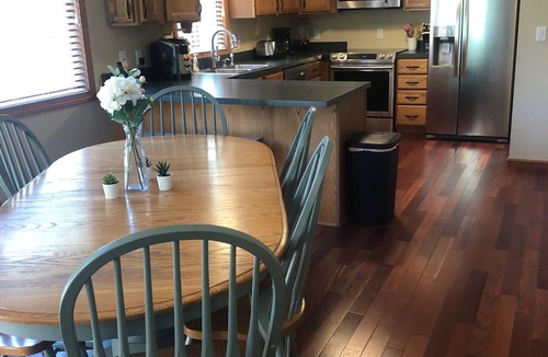 Logan House | Cave & Creek- Hocking Hills- 1 mi to Old Man's Cave- 20 Private Acres