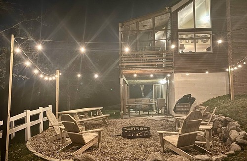Logan House | Cave & Creek- Hocking Hills- 1 mi to Old Man's Cave- 20 Private Acres
