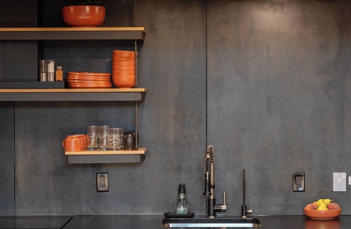 Delta Bed & Breakfast | Cave Suites Among the Orchard
