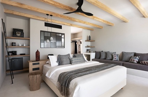 Milos Hotel | Cave Suites