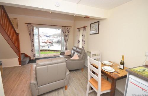 Hoveton House | Cavell - sleeps 2 people right in the heart of Wroxham on the Norfolk Broads