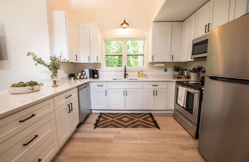 Monteagle House | Caverns,Sewanee,Hikes,Waterfalls : Tiny Basecamp