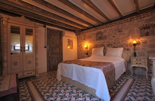 Ayvalik City Center Hotel | CavliHane 1885