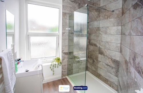 Newport Apartment | Caxton House Newport by The One Retreats