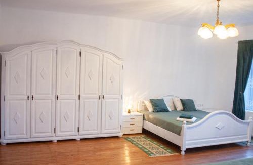 Mosna House | Cazare La Cetate