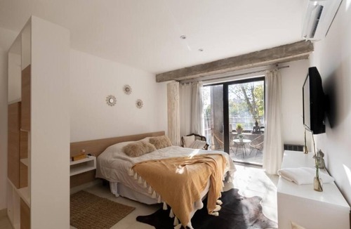 Villa Mercedes Apartment | CB Mona Suites