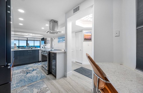 Sand Key Condo | 🌅 CBC 2-17C – Sunset Oasis |Gorgeous beach front with a private balcony, pool, gym!