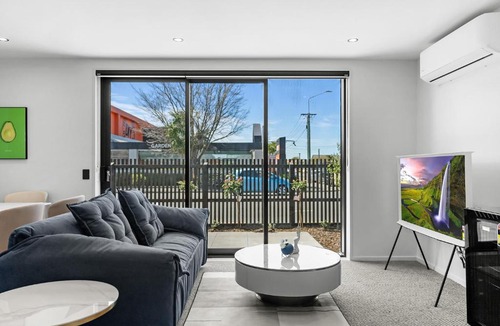 Sydenham Apartment | CBD Contemporary Comfort Townhouse 2 Bed 2Bath