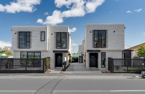 Sydenham Apartment | CBD Contemporary Comfort Townhouse 2 Bed 2Bath