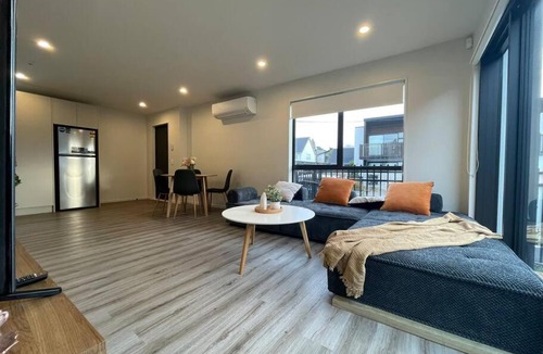 Merivale Apartment | CBD Luxury Parkside Living 2 Bedroom With Parking