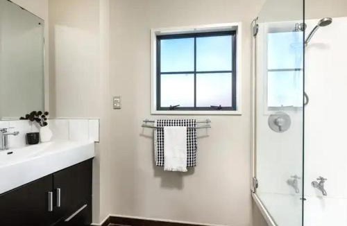 Blenheim Apartment | CBD Retreat, Three Bedroom Apartment