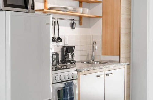 Brookwood Apartment | (CCK) Modern Studio, Walkable to Midtown, 1 Block from MARTA