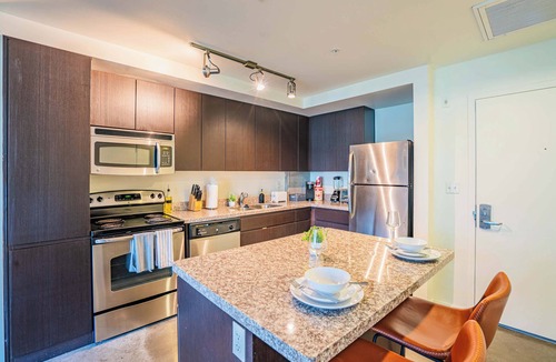 Evans Churchill Apartment | CDT PH Gem with Balcony Pool Gym WD Parking