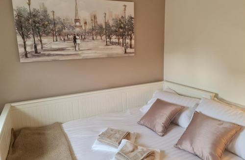 Cowes House | CeCe's