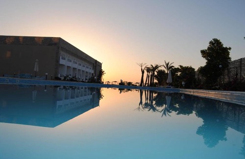 Village Road Resort | Cecelia resort