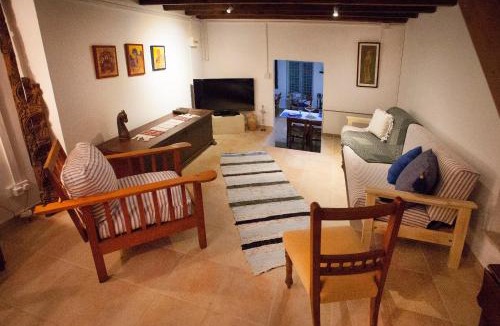 Vasa Koilaniou House | Cecilias Courtyard
