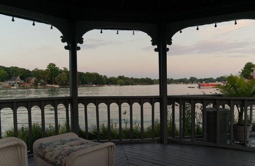 Oxbow House | Cedar Island Lake House