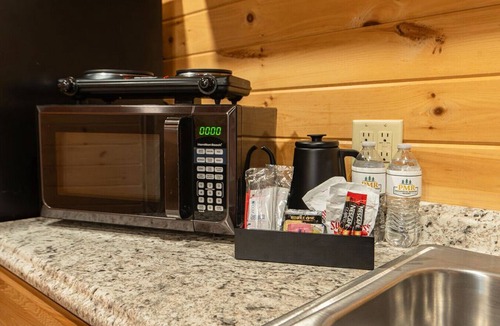 Bethlehem Ski Chalet | Cedar #2- Cozy 1 BR Suite