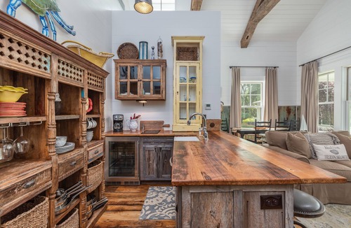 Olde Town Cottage | Cedar Bluff Cabin in May in Old Town Bluffton on the river