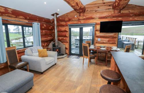 Upper Sapey House | Cedar Cabin at Salford Court Farm Fishing Cabins