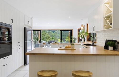 Broughton Village House | Cedar Corner – serene rural retreat