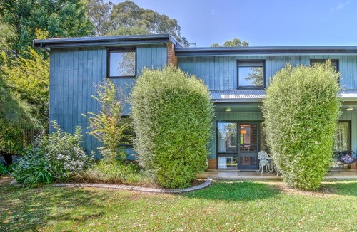 Bright Villa | Cedar Cottage Unit 5