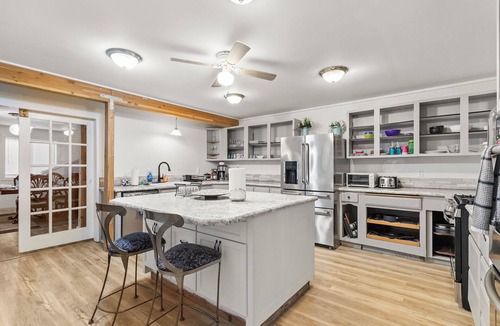Amboy House | Cedar Creek Escape: Spacious 4 Bedroom Chateau, Private Pond & Creek Frontage