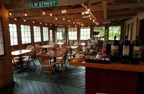 Camden Hotel | Cedar Crest Inn
