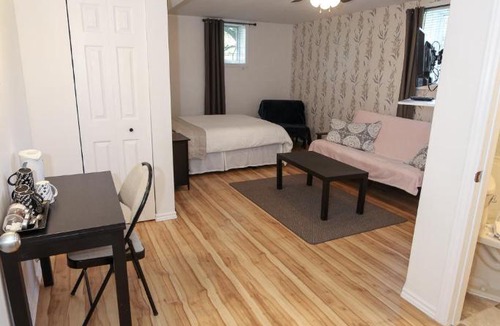 Crysler Hotel | Cedar Drive Inn