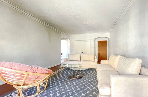 Cleveland Apartment | Cedar Fairmount District - Walking distance to shops & restaurants