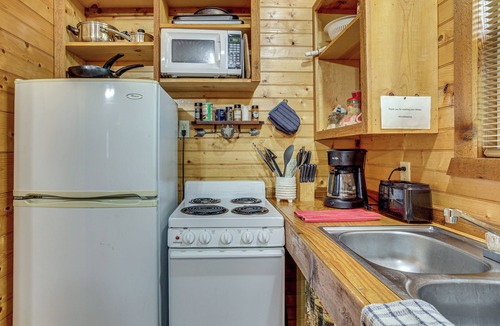 Davis Cabin | 'Cedar Falls Cabin 5': 1/2 Mile to Turner Falls
