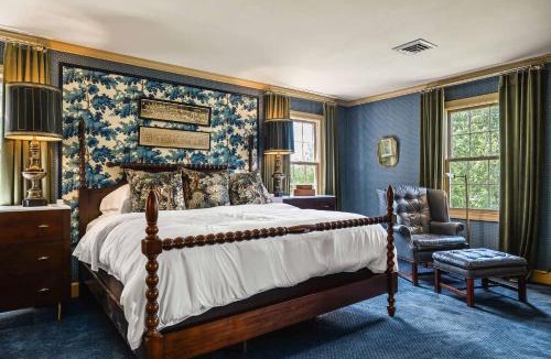 Lebanon House | Cedar Hall - A Charming Vintage Estate