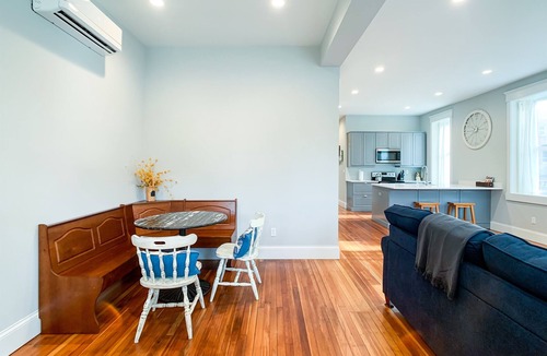 Washington House | Cedar Haus - Downtown WashMo, Dog-Friendly, Wineries, Fenced Yard