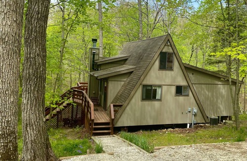 Innsbrook Ski Chalet | Cedar Hot Tub & Cedar Barrel Sauna A Truly unique cabin at Innsbrook Resort !