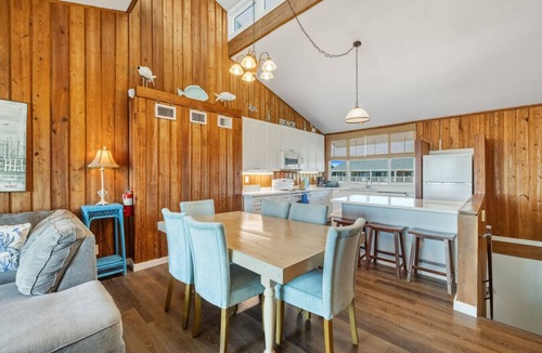 Cedar Key Villa | Cedar Key Breeze Gulf front townhouse 20% weekly/30% monthly discounts!