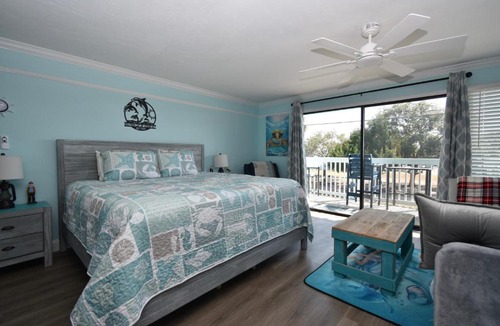 Cedar Key Apartment | Cedar Key Islands Dolphins Cay Condo 230