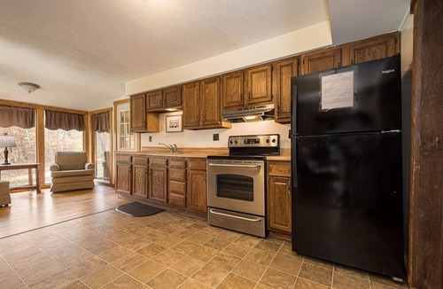 Farmington House | Cedar Lodge - Rustic Lodge Escape for Friends & Family