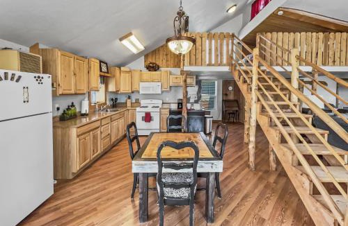Montrose House | Cedar Mountain Bunkhouse cabin