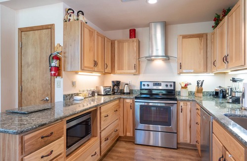 Yosemite Forks House | Cedar Mountain Lodge