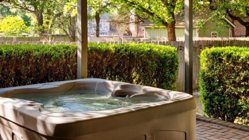 Cedar Park House | Cedar Park Parlor 5BR Hot Tub & Game Room