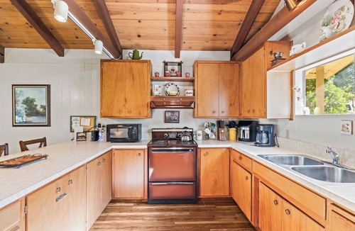 Camp Nelson House | Cedar Pine Cottage | Relaxing Cozy 2BR Cabin