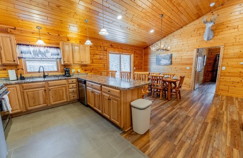 Munising Cabin | Cedar Pine Lodge & Trails End Barn: Summer Fun for the Whole Family – Spacious Lodge & Barn!