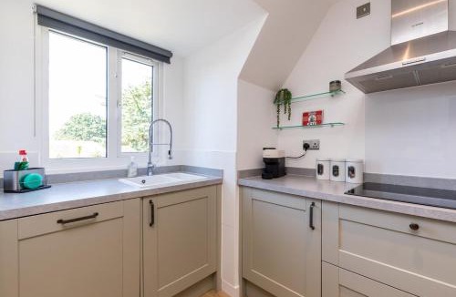 Horsham Apartment | Cedar | Professional Accommodation | Sleeps 4